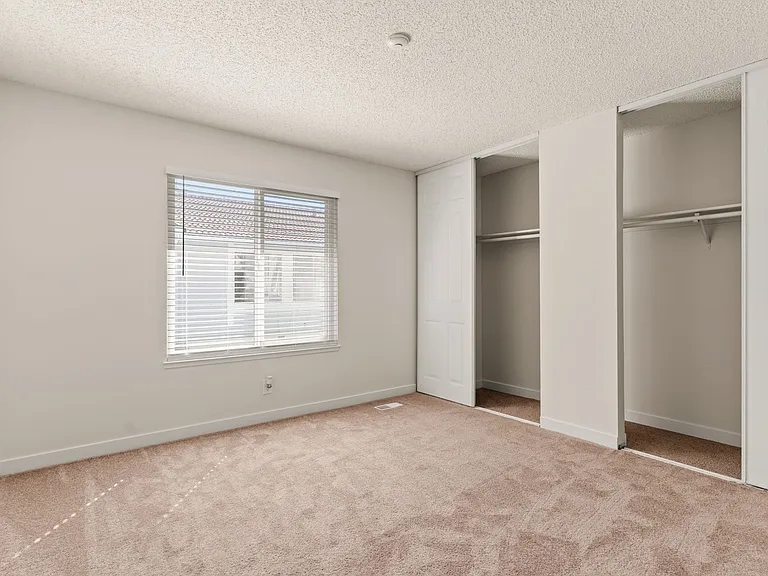 4910 Lowry Rd — Photo 22