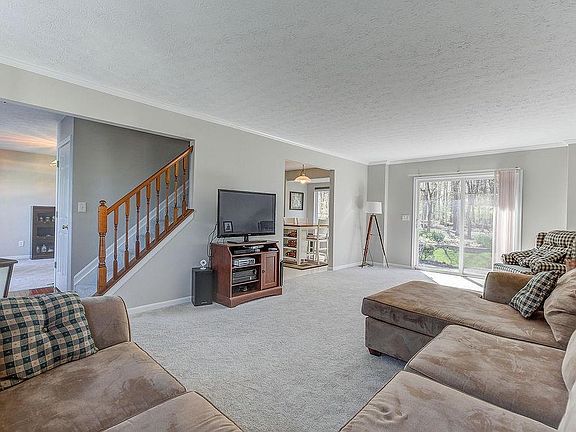 3rd image of 408 Wyndham Dr