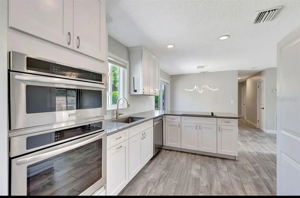 3 bed, 2.0 bath, 1224 sqft, $1,300 — Photo 3