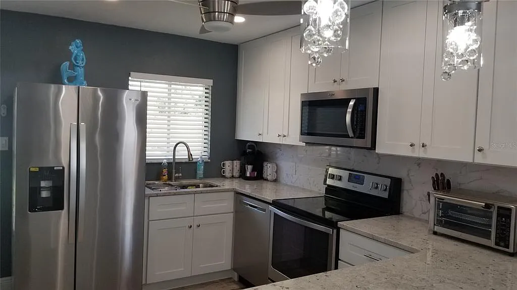 2 bed, 2.0 bath, 874 sqft, $1,900 — Photo 3