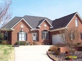 4926 Brookridge Dr NE, Hickory, NC 28601