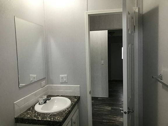 4th image of 1913 Scranton Ave #186