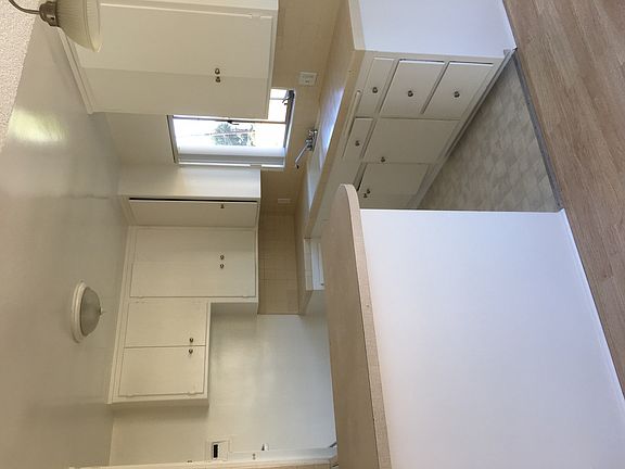 4th image of 909 N Cedar St APT 6