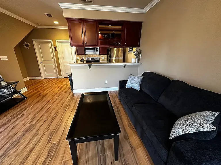 3 bed, 1177 sqft, $1,100 — Photo 2
