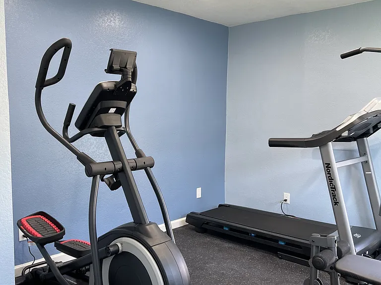 Hesperia Regency Apartments — Photo 26