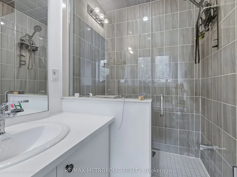 132 Blue Forest Cres — Photo 36