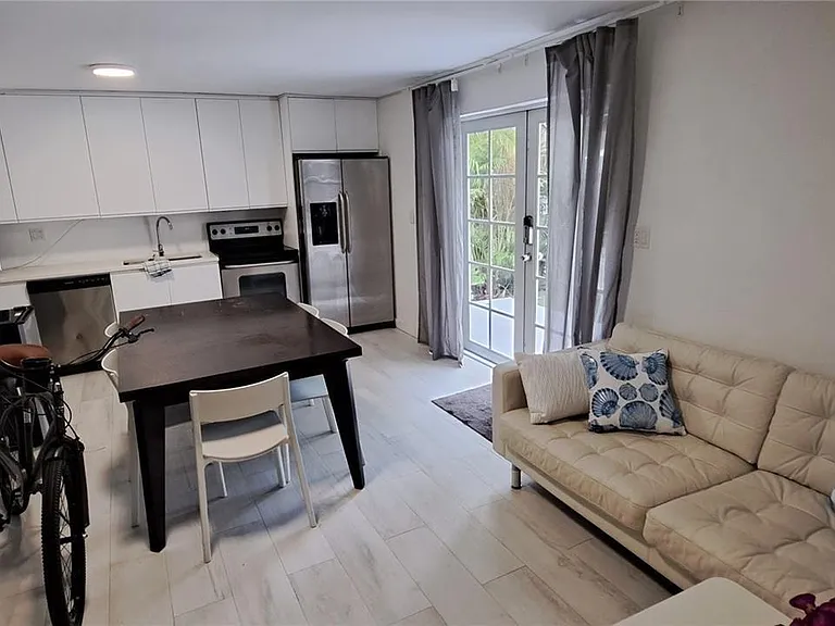 846 Michigan Ave #101 — Photo 28