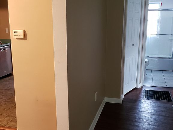 2nd image of 811 E Elza Ave