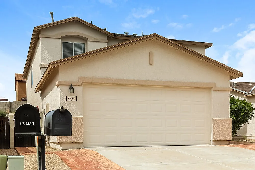 4 bed, 3.0 bath, 2530 sqft, $2,270 — Photo 1