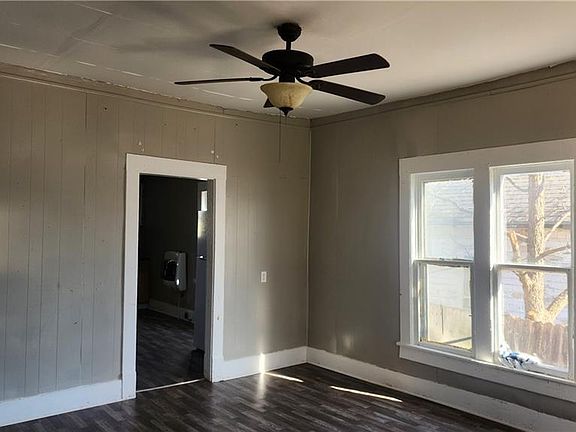 3rd image of 205 W Corrine St