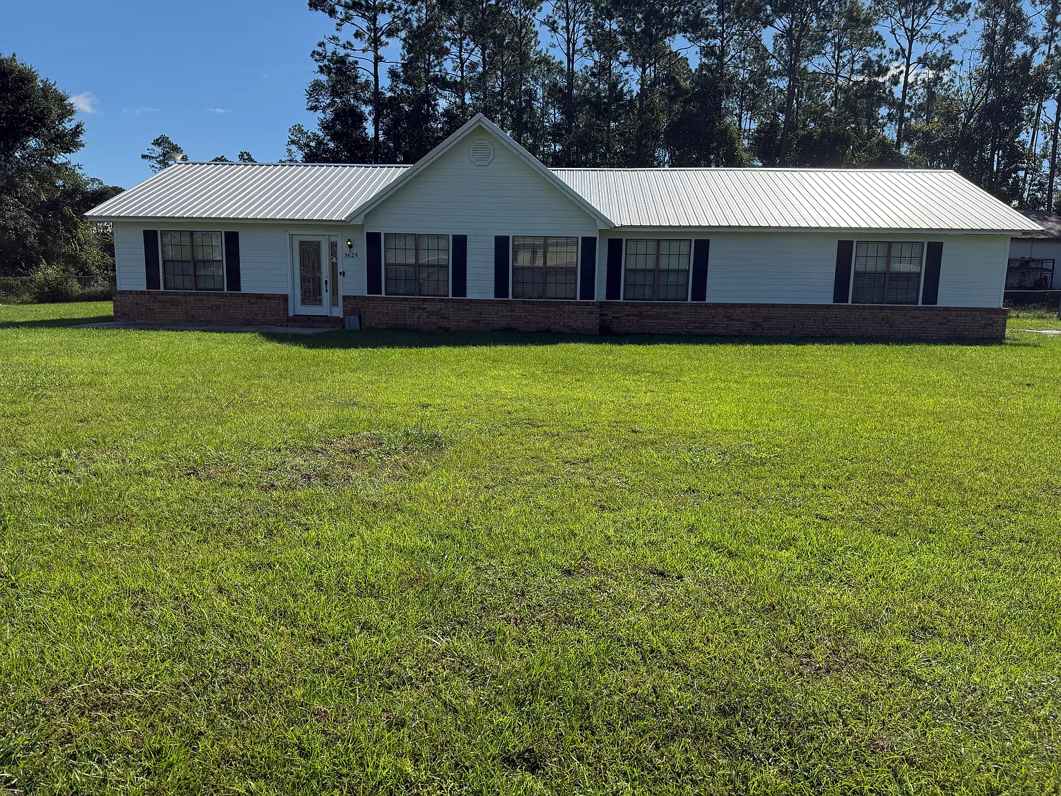 4 bed, 2368 sqft, $1,900 — Photo 2