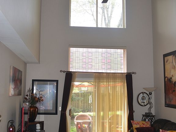 4th image of 1181 Hawthorne Ln #1181