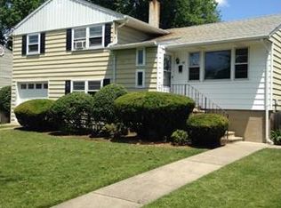 28 Alastair Pl, Colonia, NJ 07067