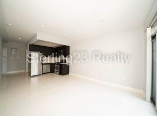2556 38th St APT 3R, Astoria, NY 11103