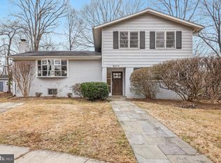 9504 Hollins Ct, Bethesda, MD 20817
