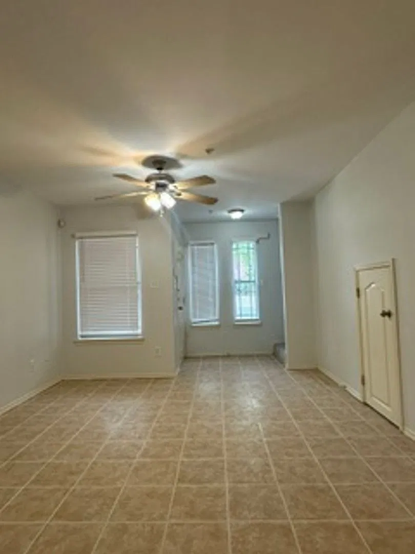 282 — Photo 2