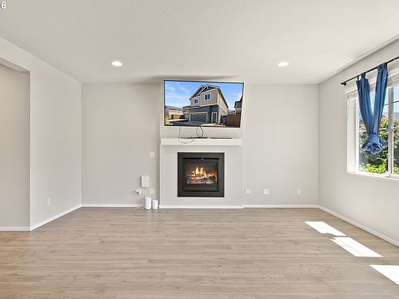 5th image of 17121 SE Cuyahoga Way