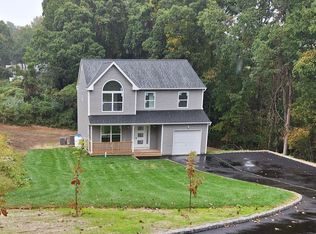 65 Ozark St, Ronkonkoma, NY 11779