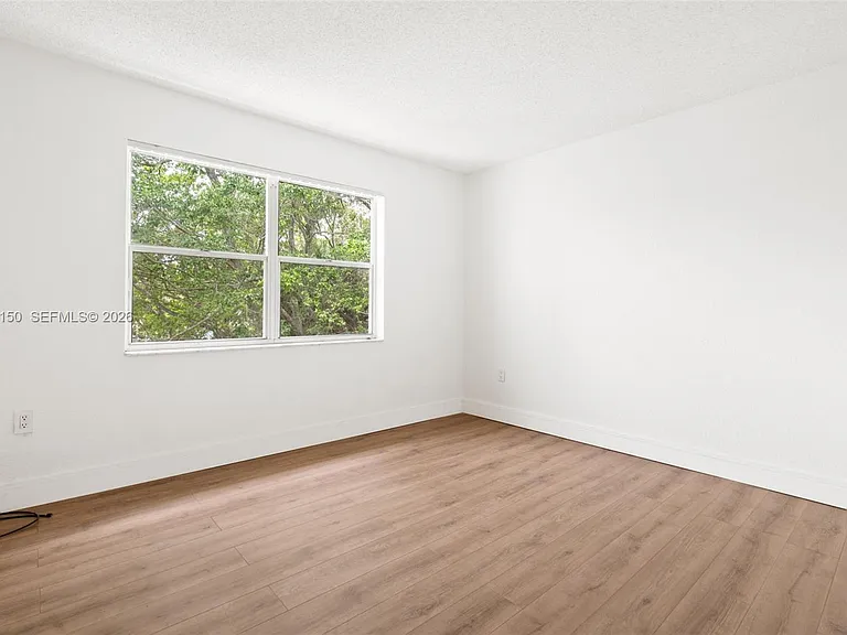 4215 N University Dr #305 — Photo 13