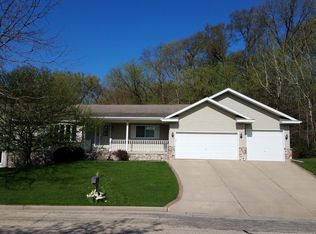 209 Yarrow Hill Dr, Cottage Grove, WI 53527