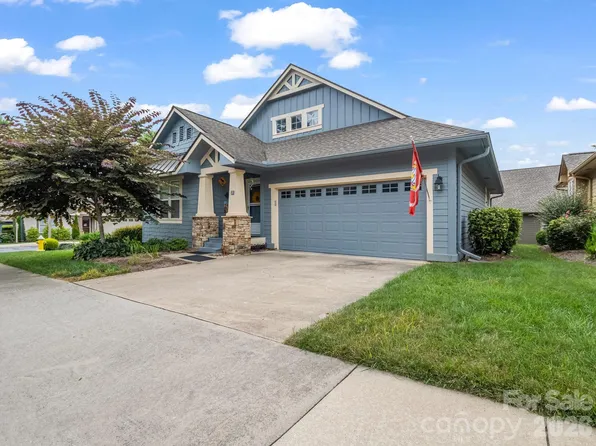 27 Gray Wolf Ln, Hendersonville, NC 28792