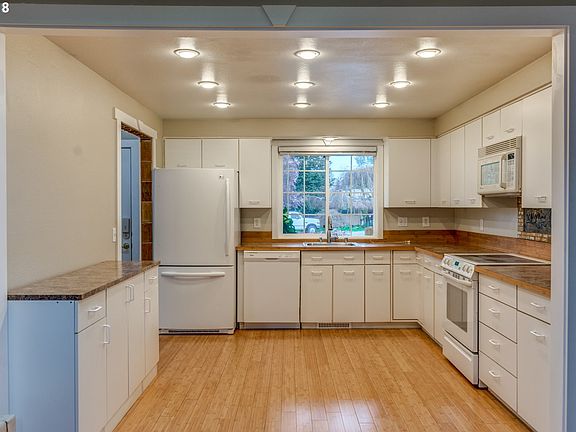 4th image of 1413 NE 127th St