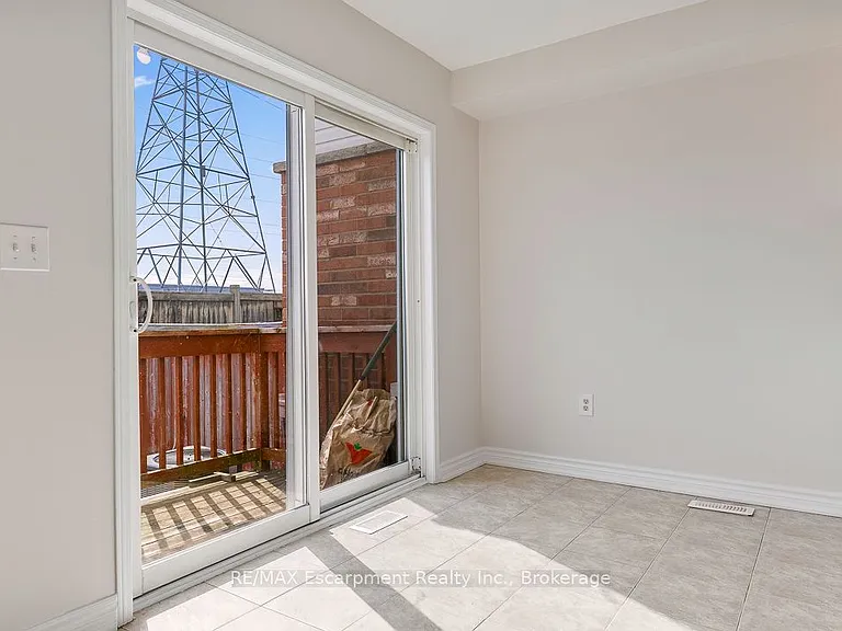 4832 Capri Cres — Photo 16