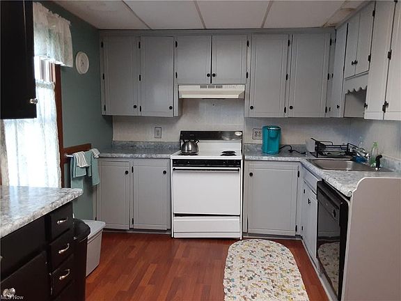 5th image of 71 E Broad St