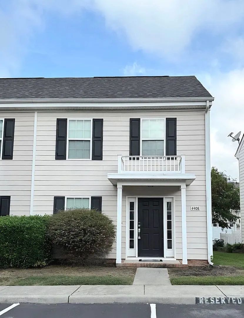 Move-in ready Townhouse in New Town are in Williamsburg! — Photo 1