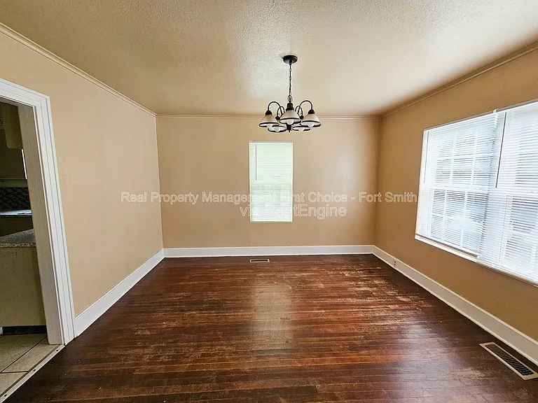 1008 S 23rd St — Photo 3