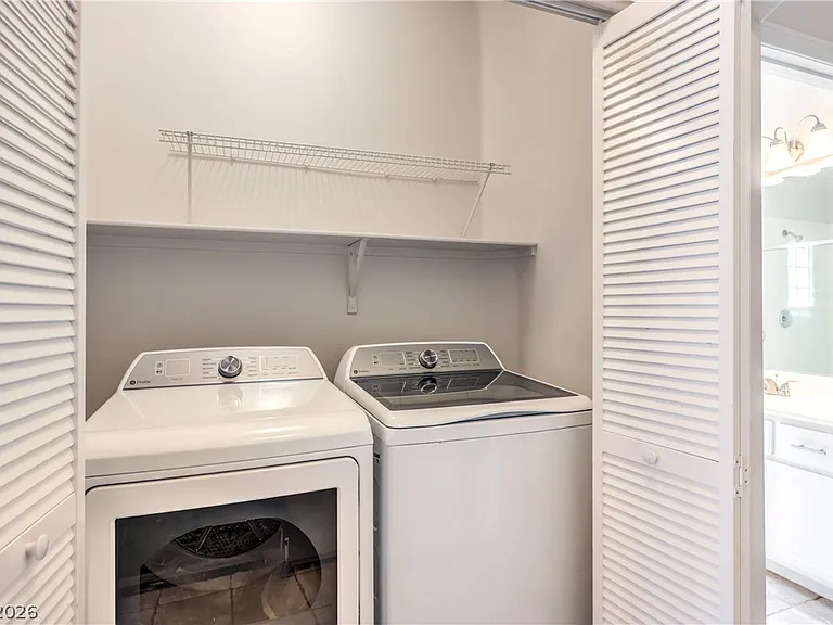 7236 Victoria Oak Ct — Photo 14