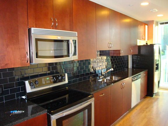 2nd image of 400 W Peachtree St NW Unit 1010