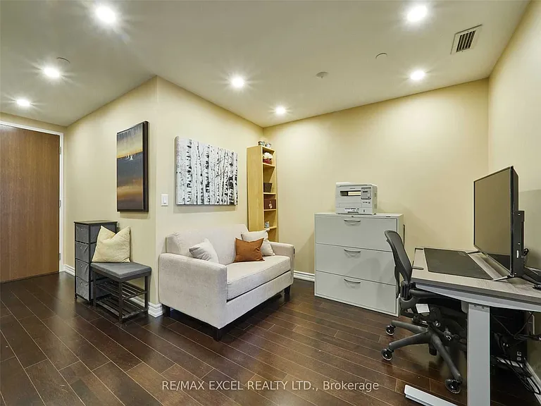 386 Yonge St #503 — Photo 9