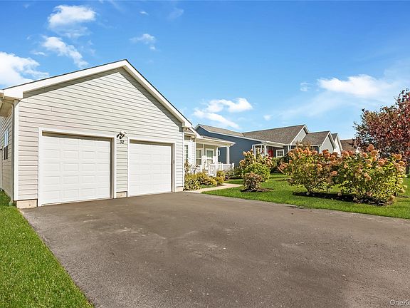 3rd image of 32 Tyler Drive