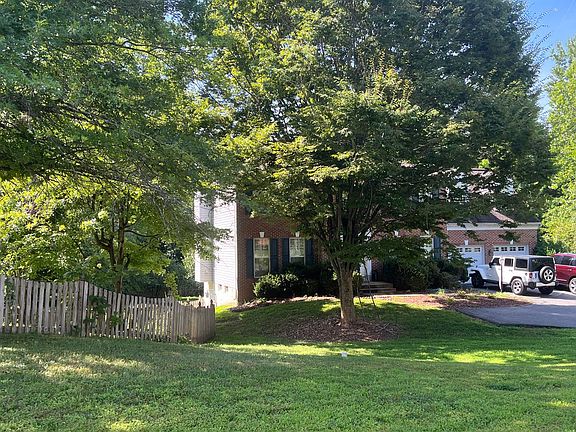 3rd image of 35 Brittany Ln