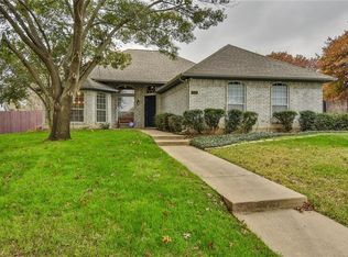 202 E Mistletoe Dr, Kennedale, TX 76060