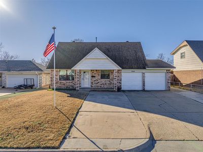 1040 SW 2nd St, Moore, OK, 73160