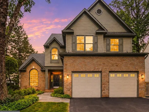 2910 Gray St, Oakton, VA 22124