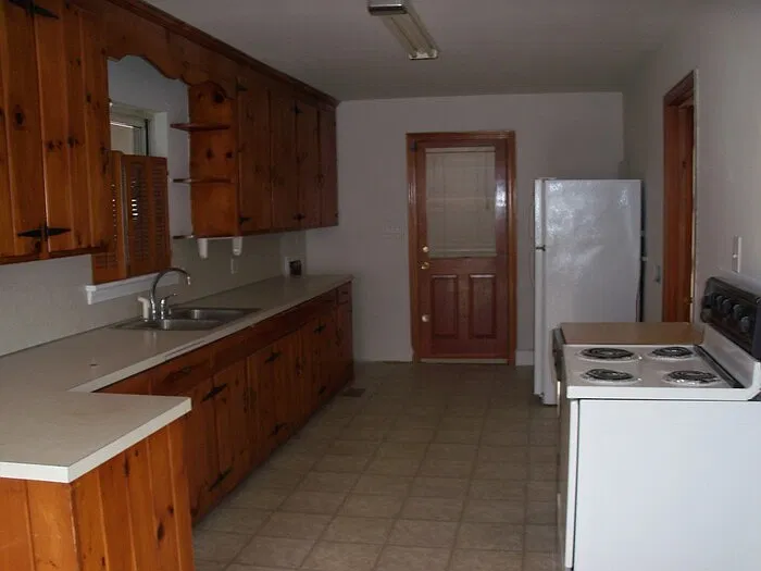 3 bed, 1.0 bath, 1474 sqft, $1,600 — Photo 4
