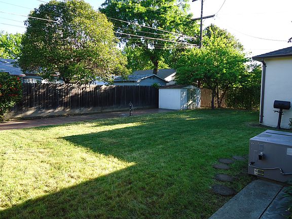 2nd image of 221 E Harper St