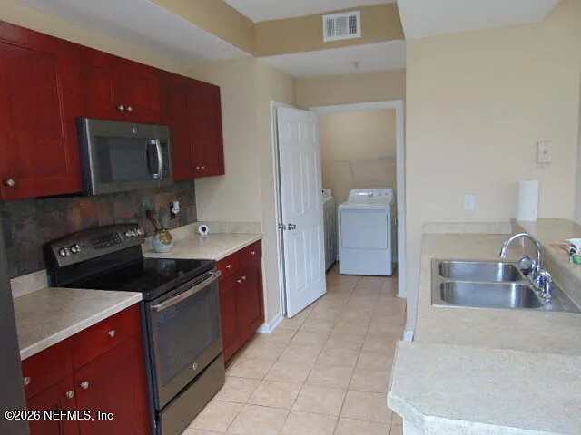 3 bed, 3.5 bath, 1574 sqft, $1,895 — Photo 4