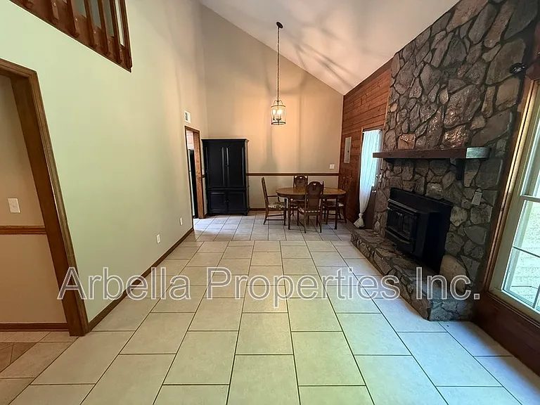 1608 Herrin Dr — Photo 4