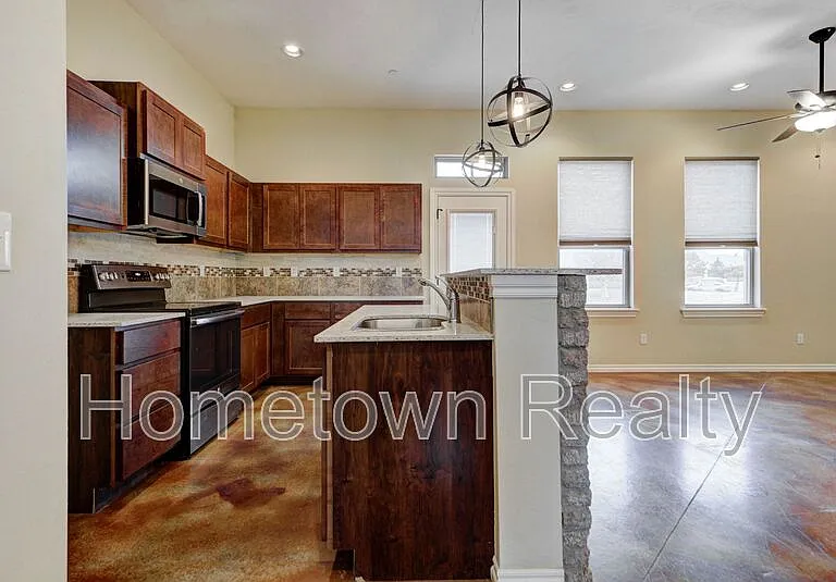 463 S Fretz Ave — Photo 6