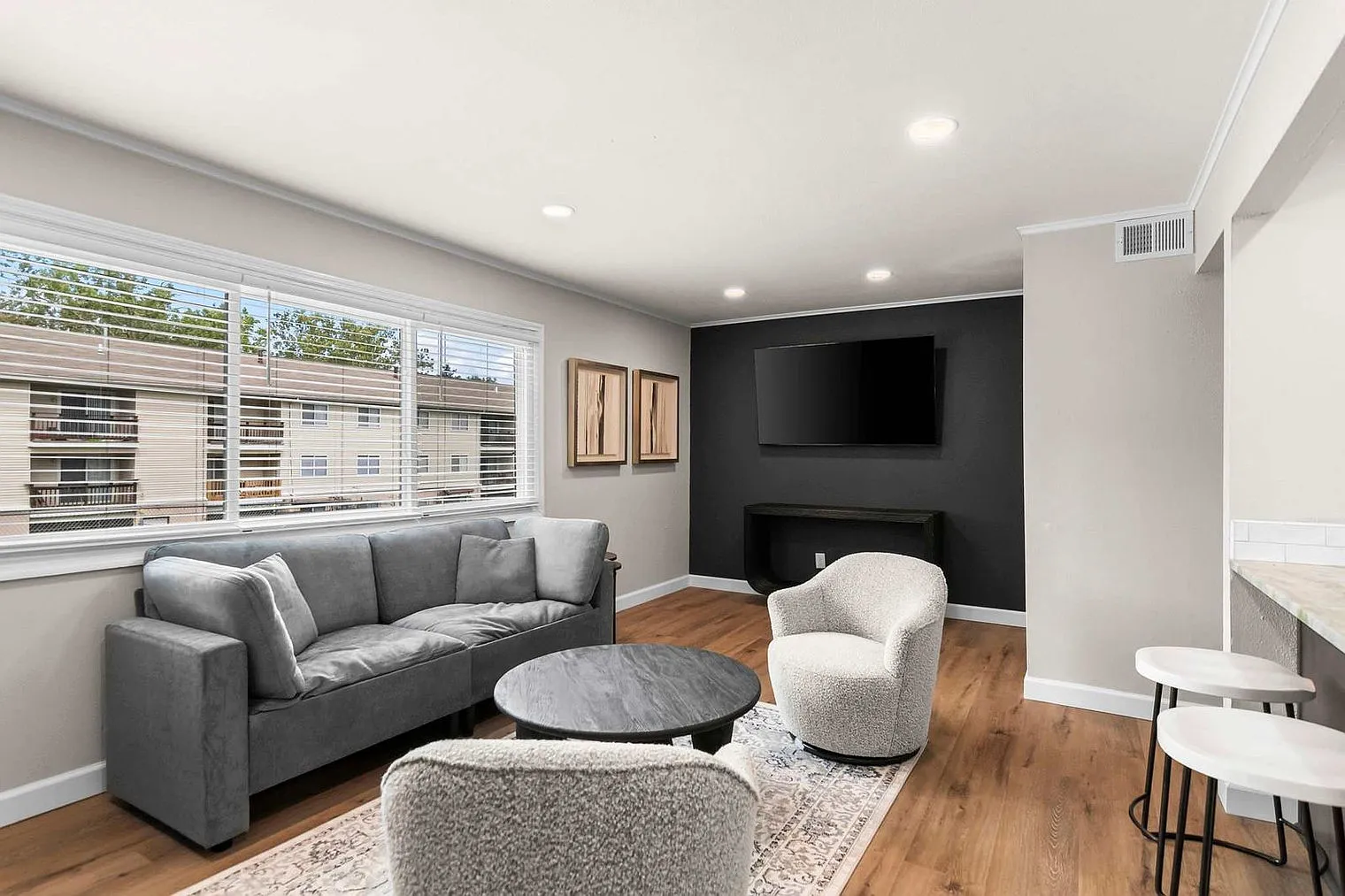 2 bed, 1.0 bath, 990 sqft, $2,406 — Photo 1