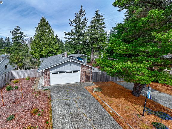 2nd image of 2265 24th St