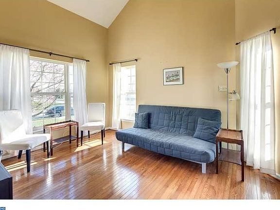 4th image of 60 Lincoln Dr