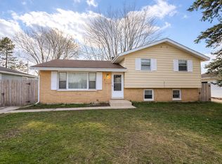 2432 Yeoman St, Waukegan, IL