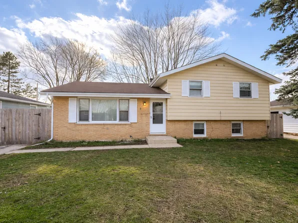 2432 Yeoman St, Waukegan, IL 60087