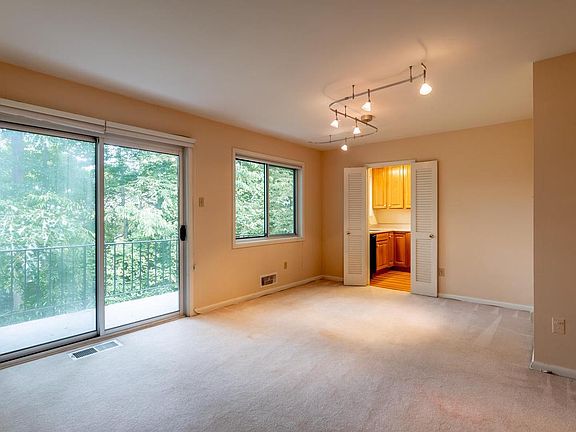 3rd image of 10507 Weymouth St APT 202