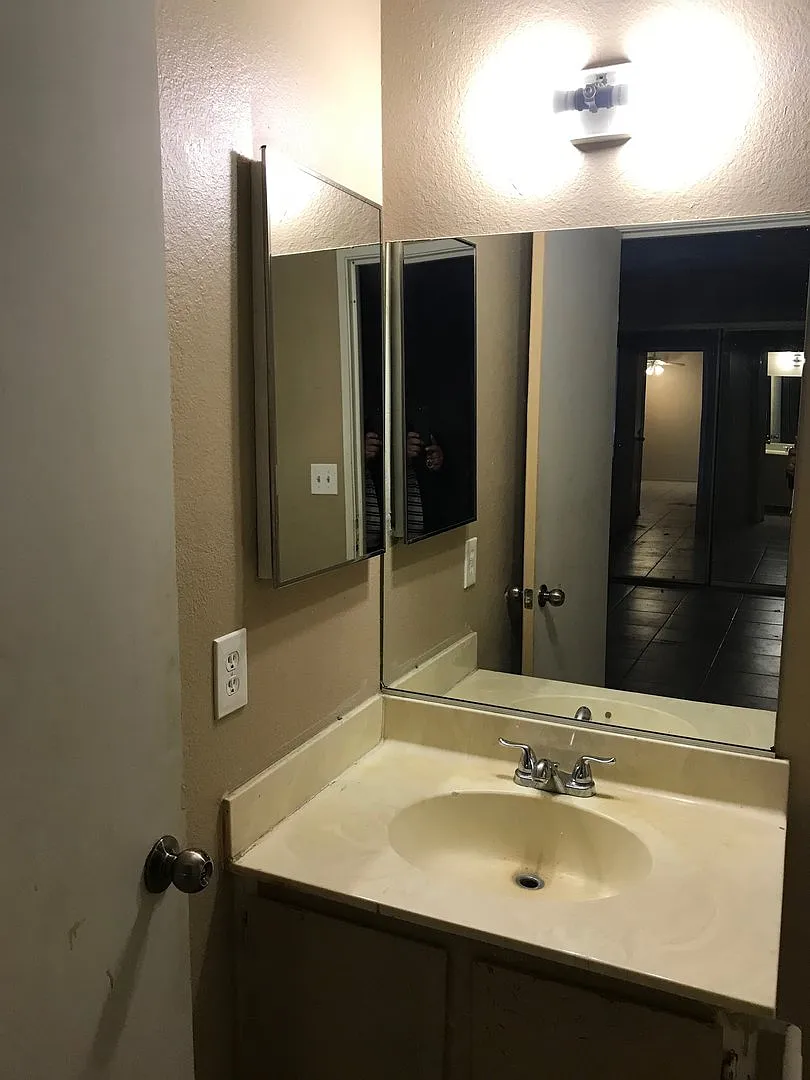 1 Bedroom 1 Bathroom Apartment Available For Rent — Photo 1